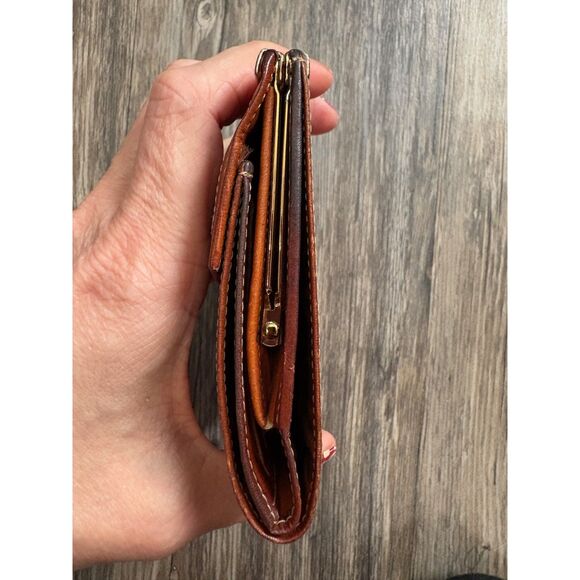 VTG Dooney & Bourke Brown British Tan All Weather Leather Kiss Lock Wallet - Picture 7 of 12